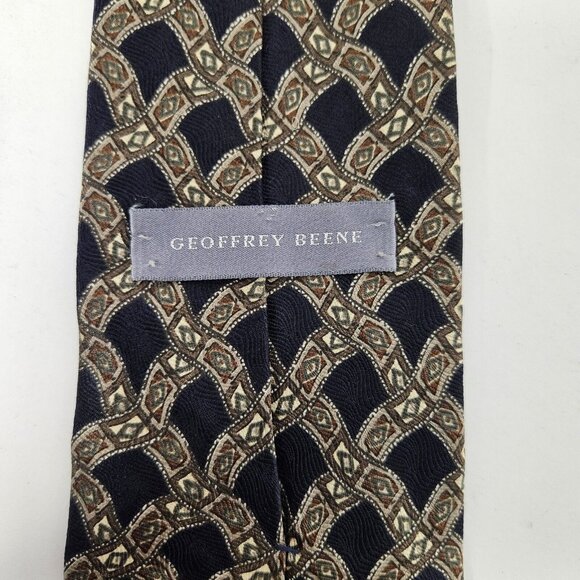 Geoffrey Beene 100% Silk Tie With Geometric Pattern Necktie 58 in x 4 in - Picture 5 of 9